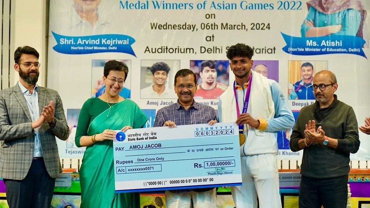 <div class="paragraphs"><p>Delhi Chief Minister Arvind Kejriwal and Minister Atishi honoured 11 Asian Games athletes and their coaches.</p></div>