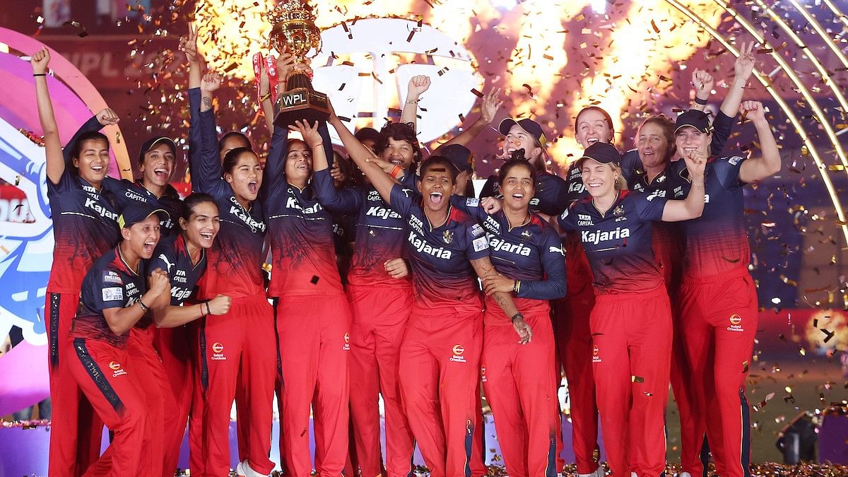 Ee Sala Cup Naamdu: RCB Spinners Mow Down Delhi Capitals as WPL 2024 Trophy  Comes to Bengaluru - News18