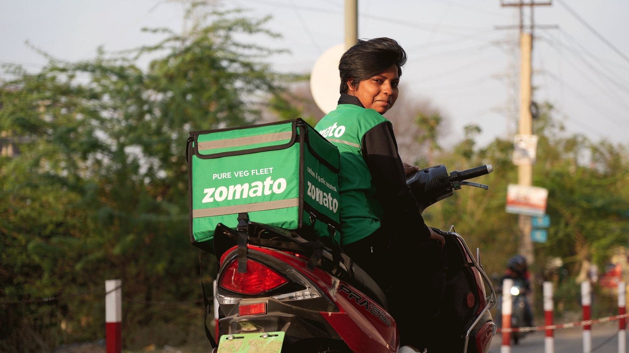 <div class="paragraphs"><p>Zomato launches its new "pure veg" delivery fleet.</p></div>
