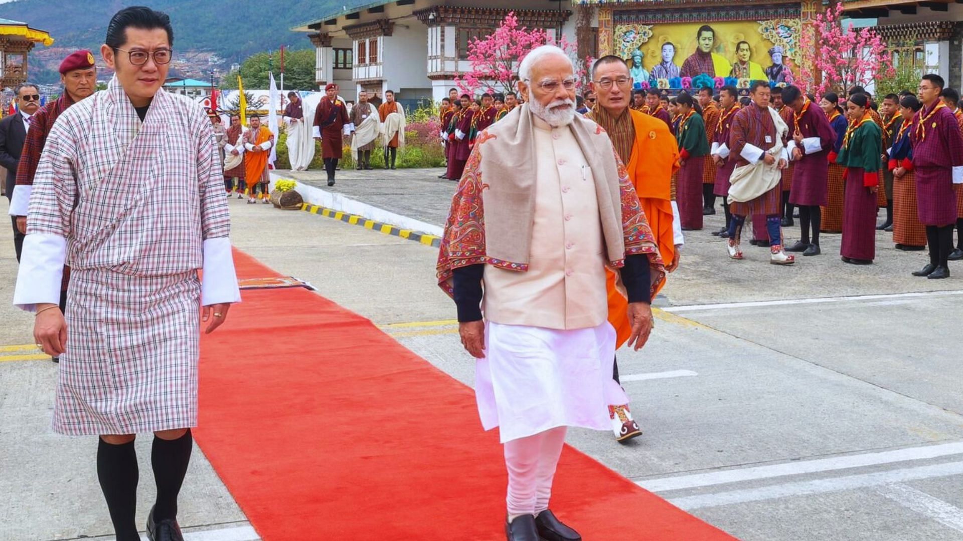 <div class="paragraphs"><p>King of Bhutan, Jigme Khesar Namgyel Wangchuck, dropped PM Narendra Modi to the airport.</p></div>
