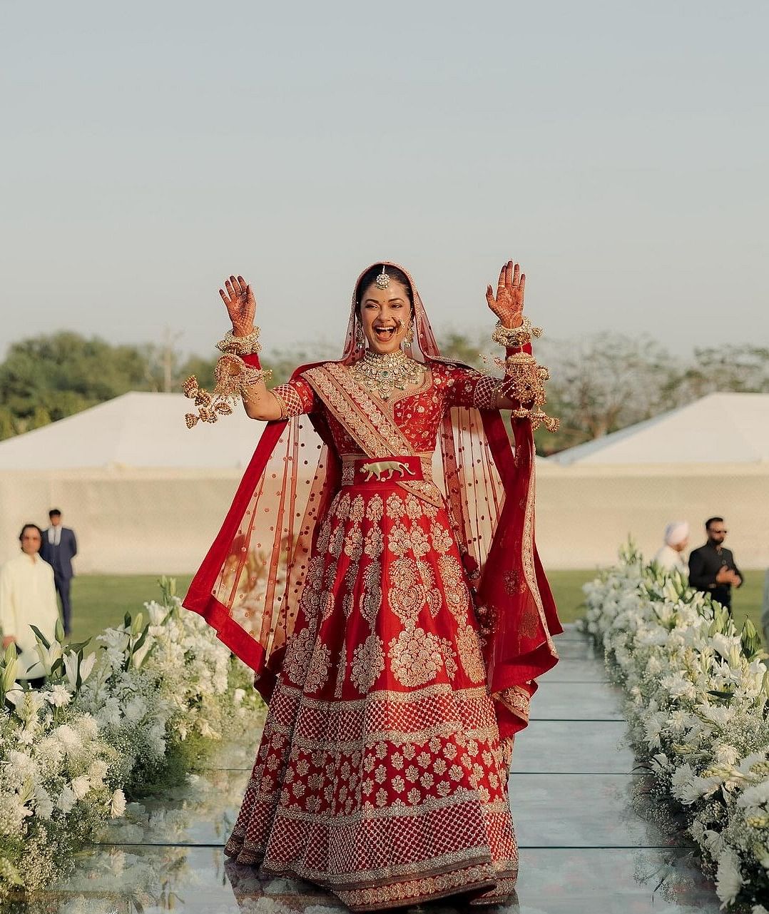 White Sabyasachi Lehenga Choli,designer Lehengas,bridal Lehenga,wedding  Lehenga,indian Dress,lehenga for Women,ghagra Choli,lehenga Blouse - Etsy