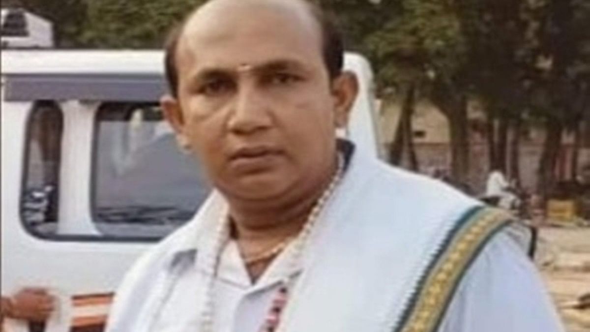 <div class="paragraphs"><p>Chhattisgarh Actor Suraj Meher has passed away.</p></div>