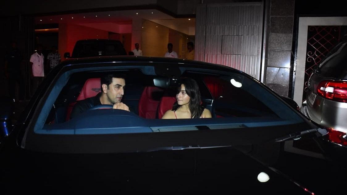 <div class="paragraphs"><p>Ranbir Kapoor &amp; Alia Bhatt spotted driving in their new car - a Bentley.</p></div>