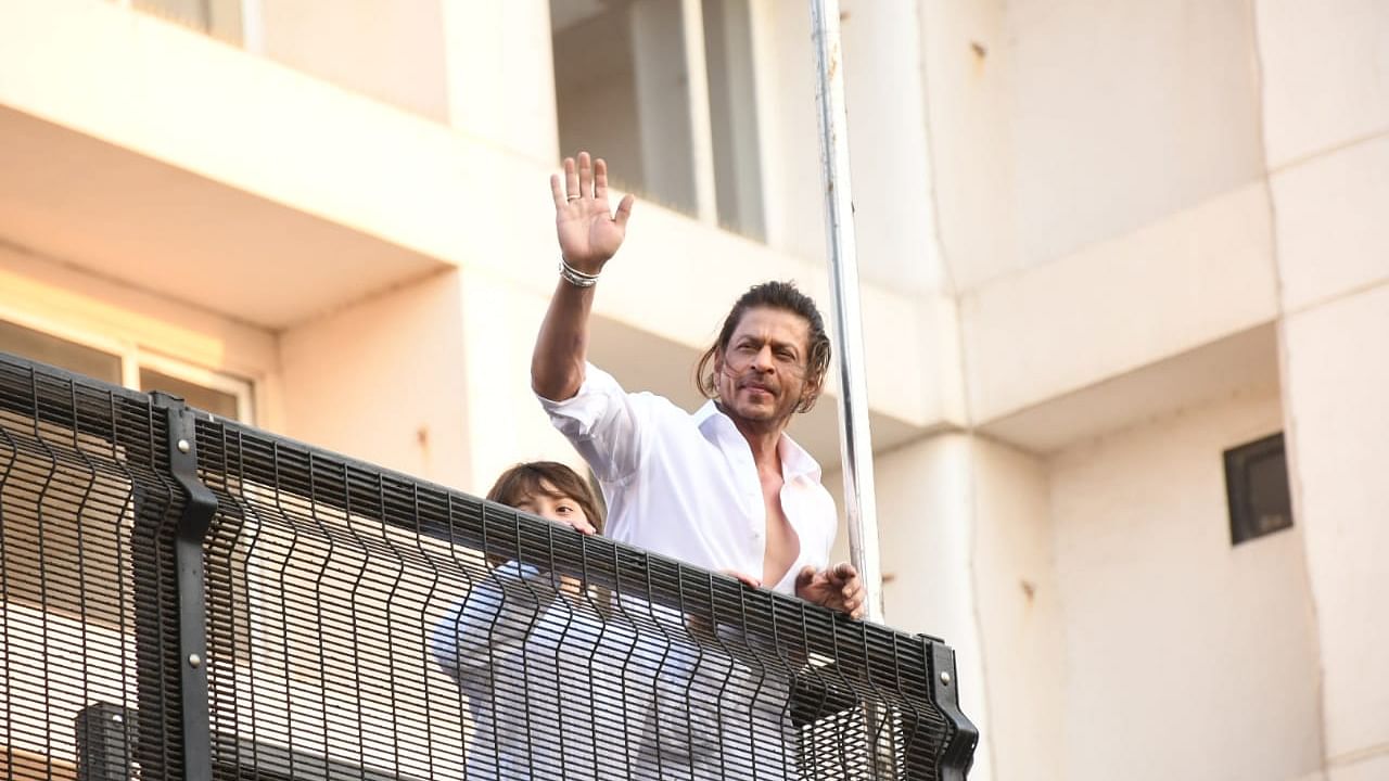 <div class="paragraphs"><p>Shah Rukh Khan and his son AbRam greet fans on Eid.</p></div>