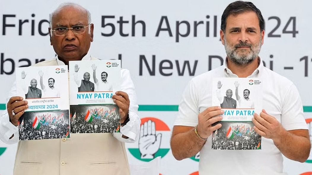 <div class="paragraphs"><p>Mallikarjun Kharge and Rahul Gandhi with the Congress party's manifesto.&nbsp;</p></div>