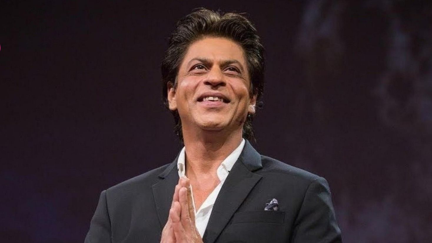 <div class="paragraphs"><p>Shah Rukh Khan Gets Honoured With Gold Coins By Paris' Grevin Museum</p></div>