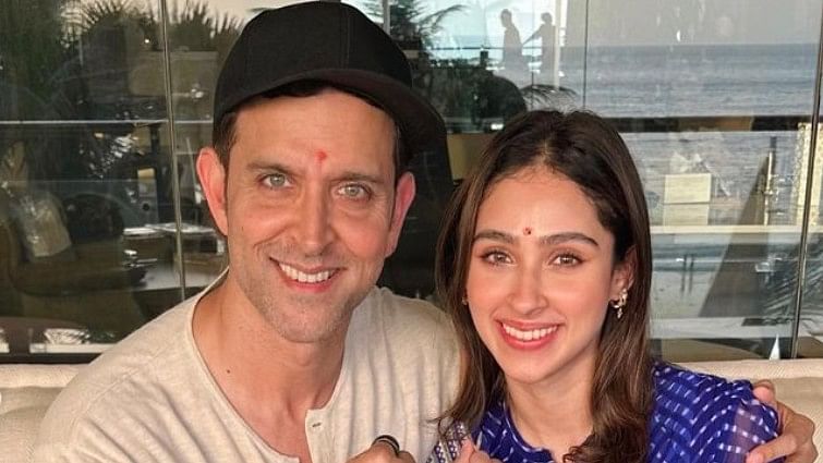 <div class="paragraphs"><p>Hrithik Roshan never misses a chance to support his cousin Pashmina.</p></div>