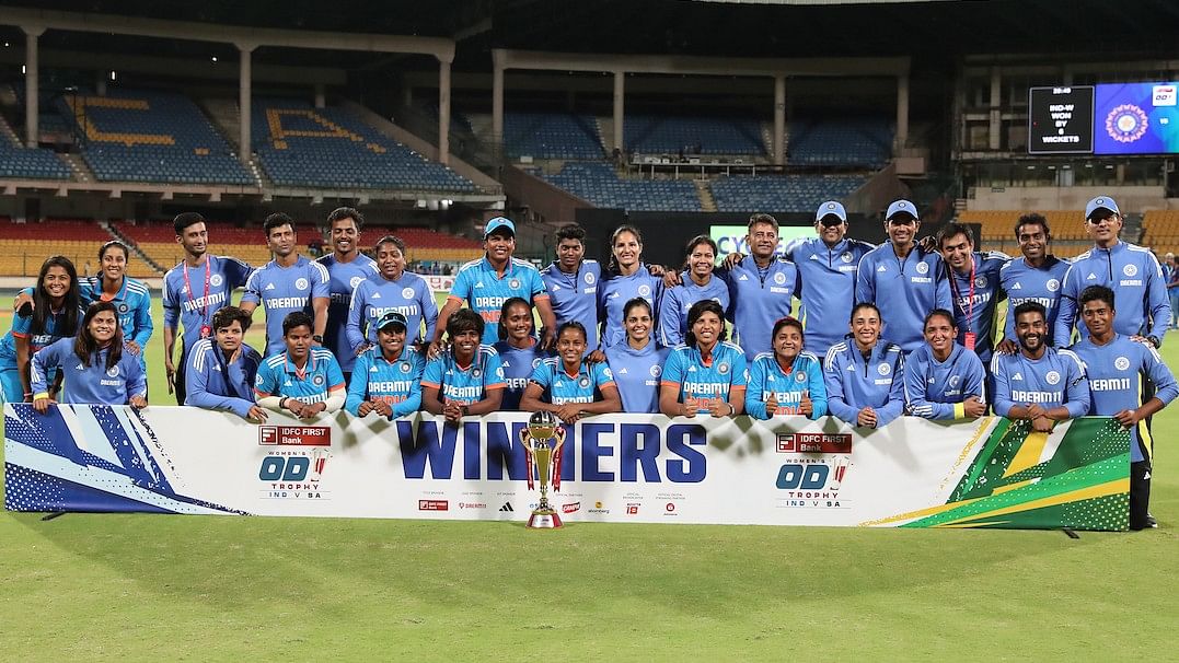 <div class="paragraphs"><p>India players and staff pose for picture during the third One day international (ODI) between India and South Africa held at the M.Chinnaswamy Stadium, Bengaluru on the 23rd June 2024.<br></p></div>
