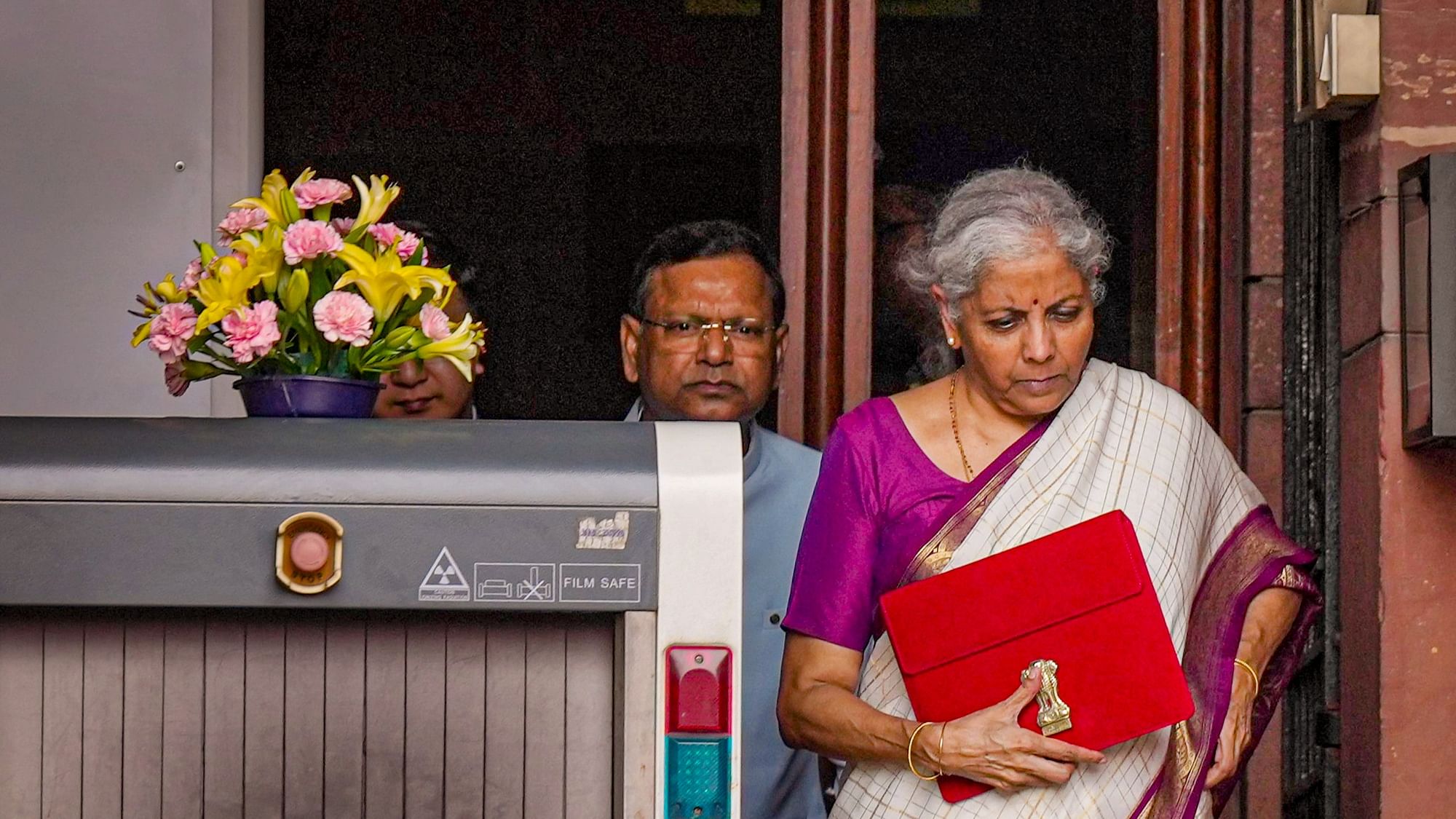 <div class="paragraphs"><p>Union Finance Minister Nirmala Sitharaman with a red pouch carrying the Budget documents outside the Finance Ministry in North Block before leaving for the Parliament where she will table the Union Budget 2024-25, in New Delhi, Tuesday, July 23, 2024.</p></div>