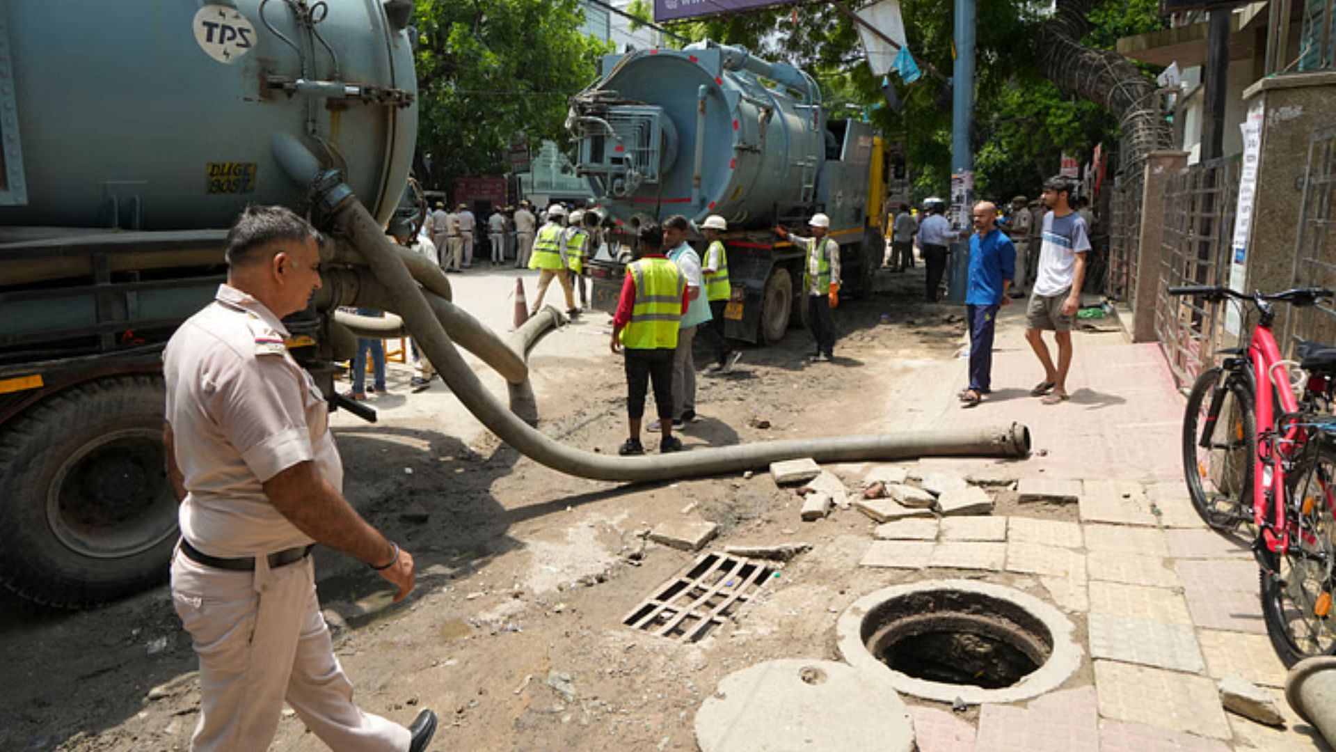 <div class="paragraphs"><p>Vacuum trucks parked near a UPSC exam coaching centre to pump out water from the flooded basement of the coaching centre, in New Delhi, Sunday, July 28, 2024.</p></div>