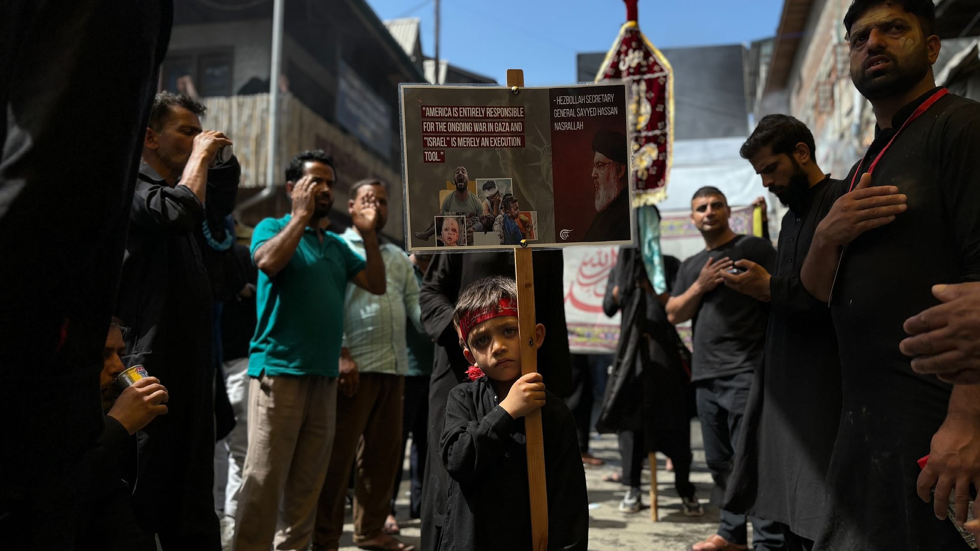 <div class="paragraphs"><p>Thousands of Shia Muslims took out a procession in Srinagar's Guru Bazaar on Monday, 15 July— on the eight of Muharram.</p></div>