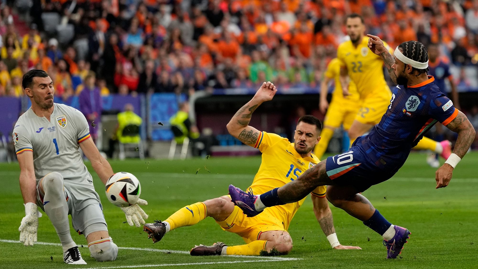 <div class="paragraphs"><p>Netherlands beat Romania</p></div>