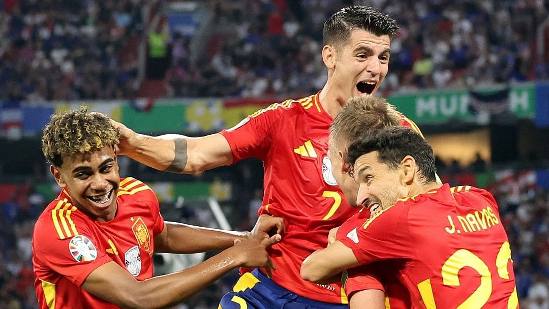 <div class="paragraphs"><p>Spain beat France.</p></div>