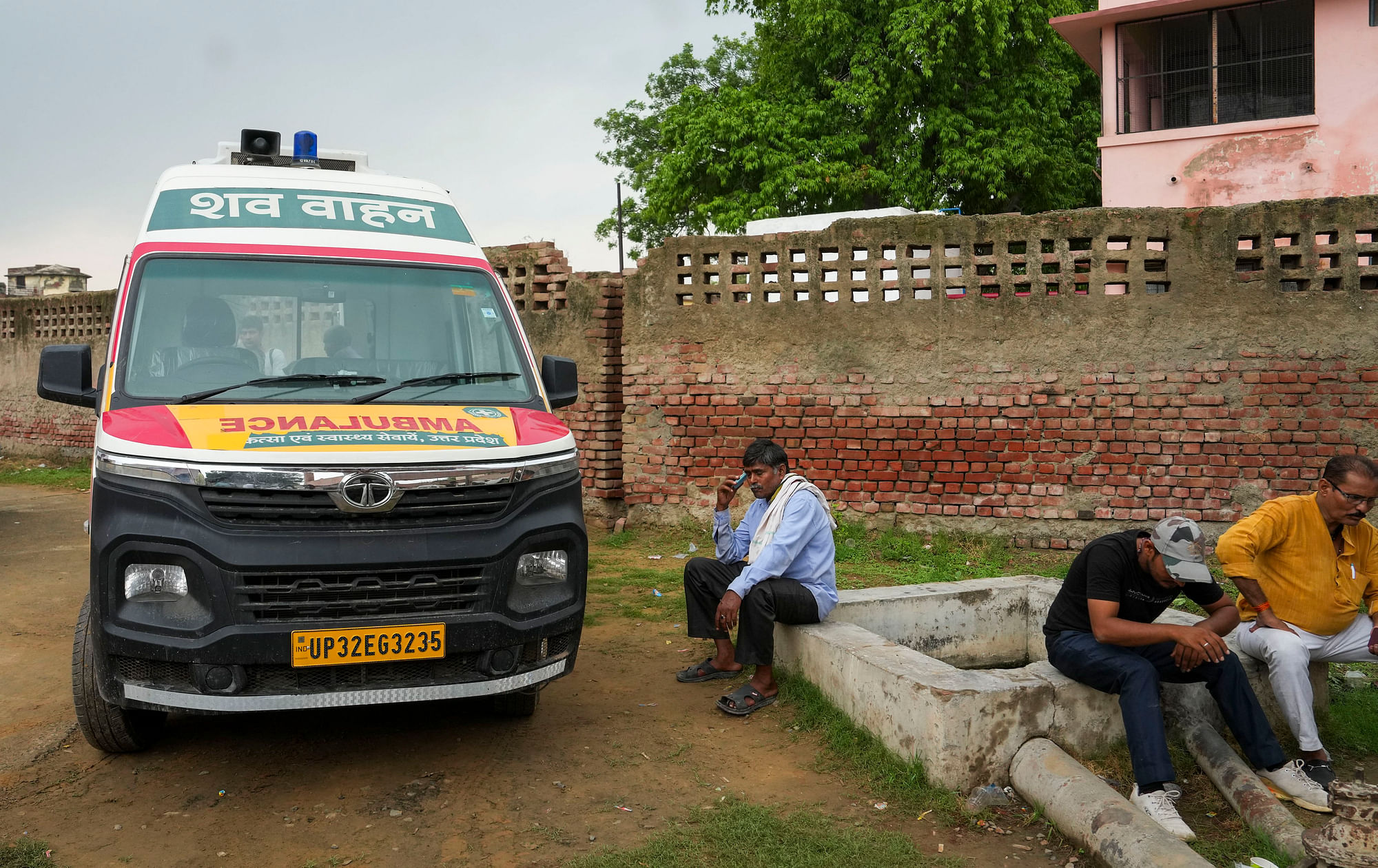 <div class="paragraphs"><p>Hathras Satsang Stampede News:&nbsp;At least 121 people have reportedly died, and several others have been injured, in a stampede that took place on Tuesday, 2 July at a religious function in Uttar Pradesh's Hathras district. The tragedy took place at a satsang at Fulrai-Mughalgarhi village close to the border between Hathras and Etah districts.</p></div>