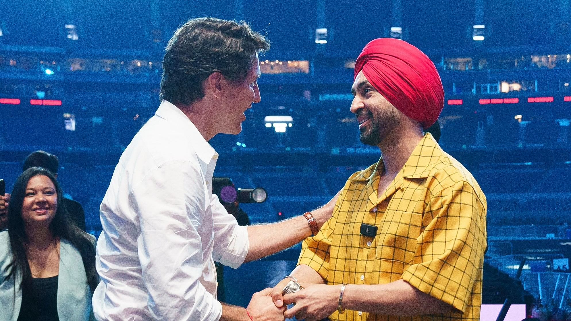 <div class="paragraphs"><p>Justin Trudeau Surprises Diljit Dosanjh On Stage At His Sold-Out Canada Concert</p></div>