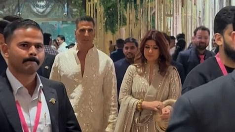 <div class="paragraphs"><p>Akshay Kumar Tests Negative for COVID; Attends Anant-Radhika's Post-Wedding Event</p></div>