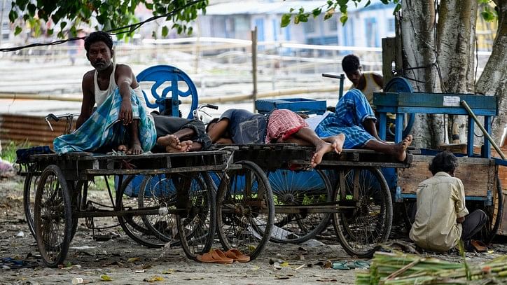 <div class="paragraphs"><p>Assam, India. 29 August 2020. Labour sleeping during weekend lockdown due to COVID-19, in Guwahati.</p></div>