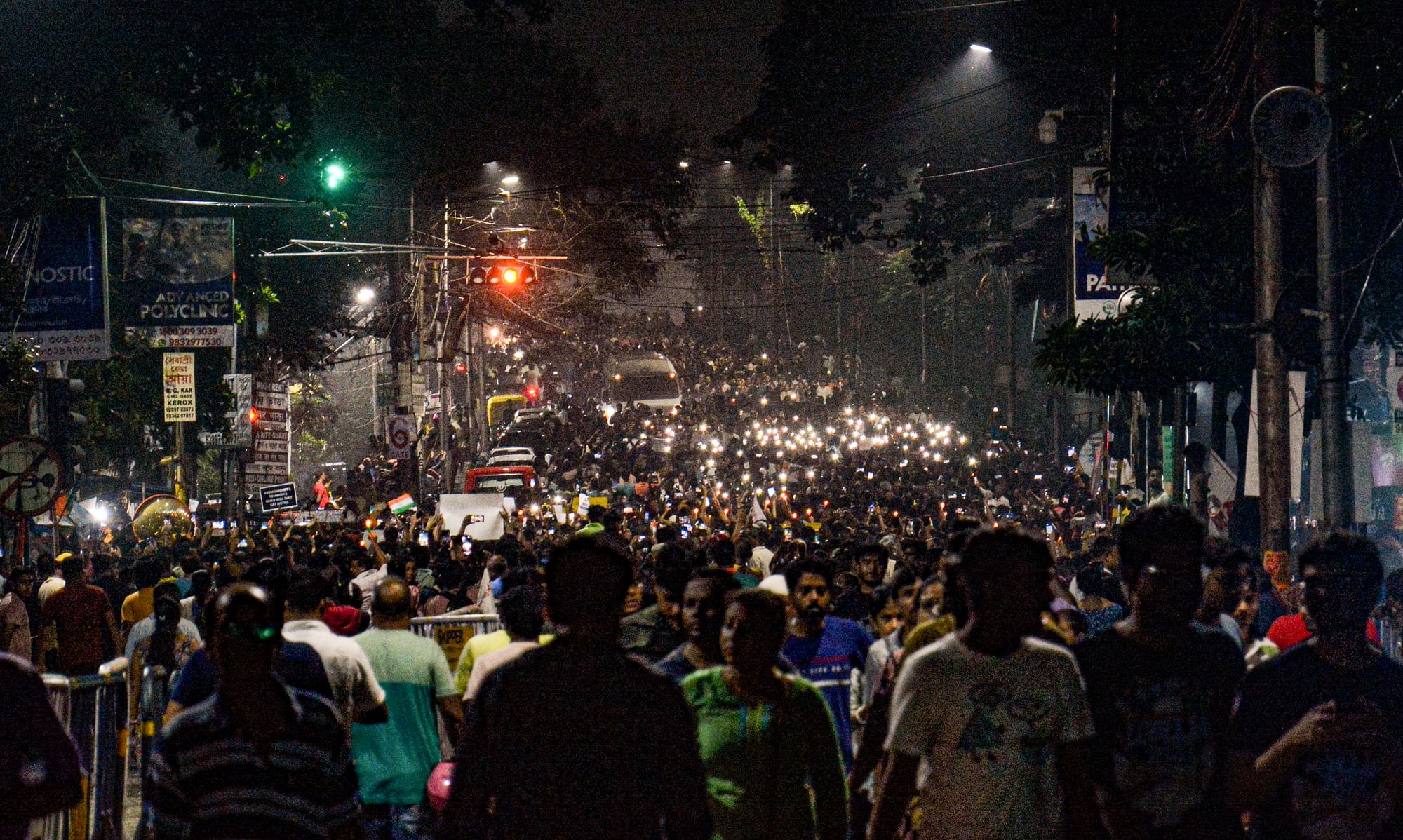 <div class="paragraphs"><p>Protestors at the RG Kar Medical College and Hospital on Wednesday, 14 August.&nbsp;</p></div>