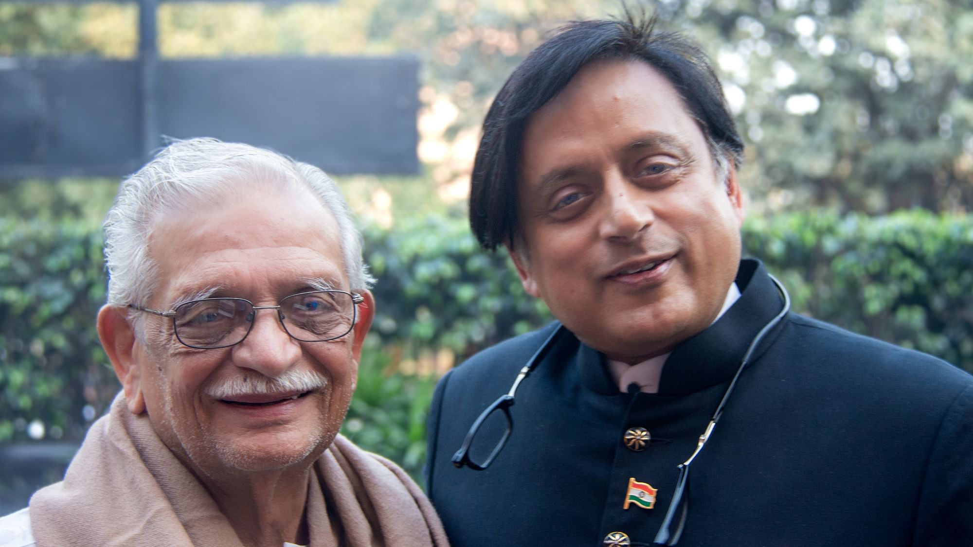 <div class="paragraphs"><p>Gulzar and Shashi Tharoor.</p></div>