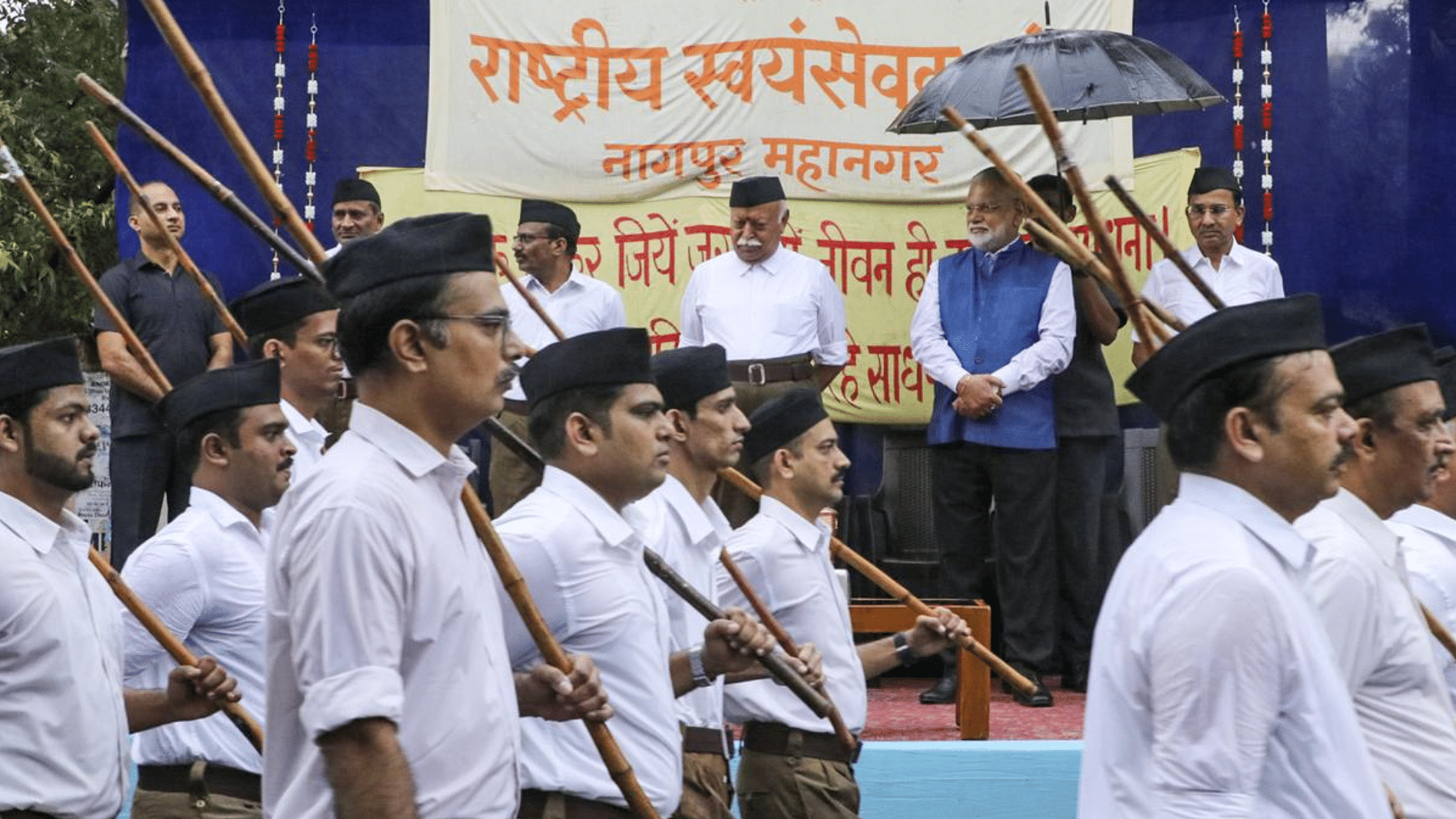 <div class="paragraphs"><p>Rashtriya Swayamsevak Sangh (RSS) chief Mohan Bhagwat with former ISRO chairperson K. Radhakrishnan during a function organised on the occasion of ‘Vijayadasami’, in Nagpur, Saturday, October 12, 2024.</p></div>