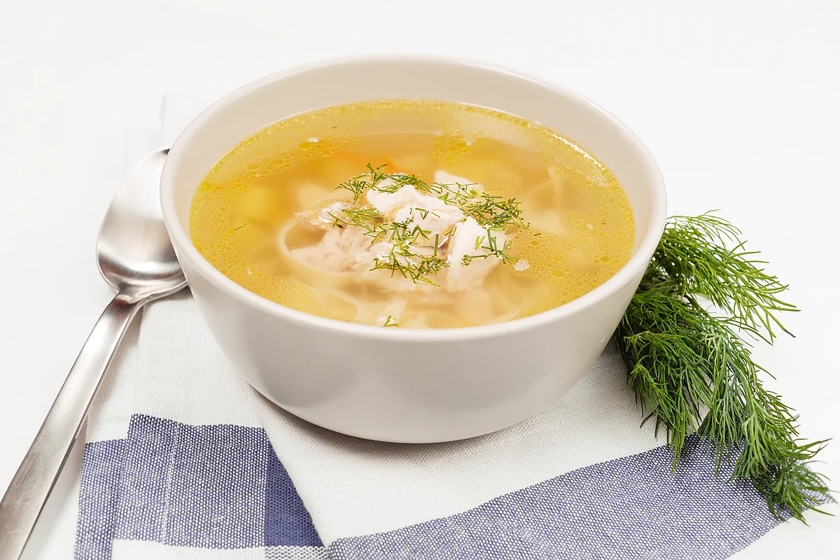 The hot broth helps break up the congestion, prevents dehydration by rehydrating and keeps the nasal passages moist.