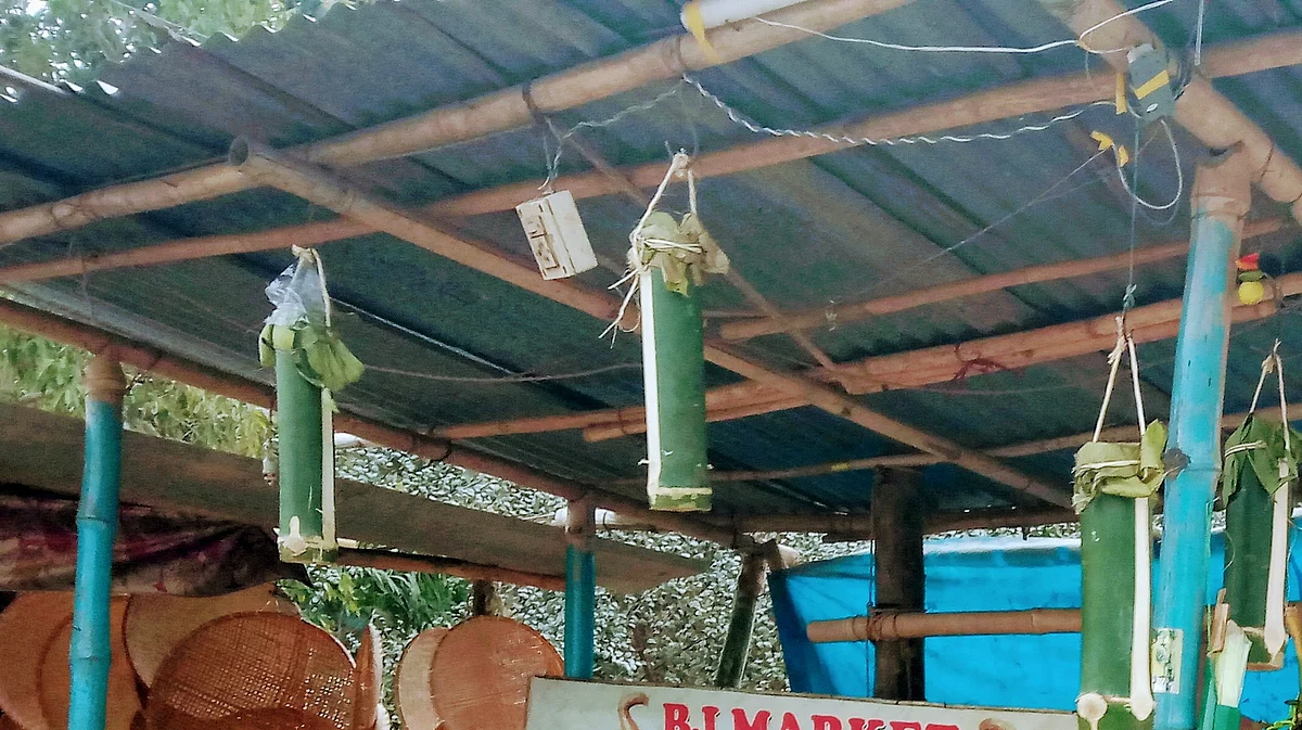 Popular rice beers are Apong, Xaj Pani and Jou Bishi.