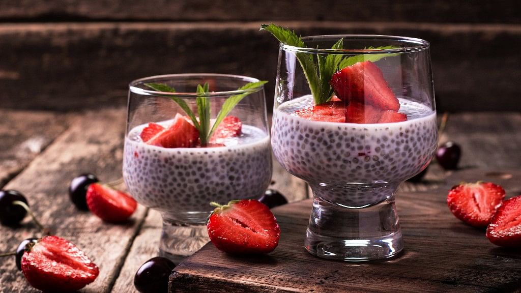 The presence of omega-3 fatty acids in chia seeds promote blood circulation and help to keep the skin dryness at bay.