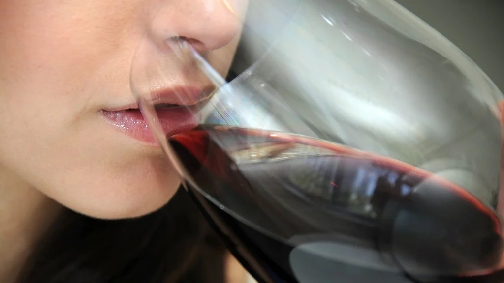 Mothers can have one glass of wine after a breastfeed and wait upto 4 hours before the next feed.
