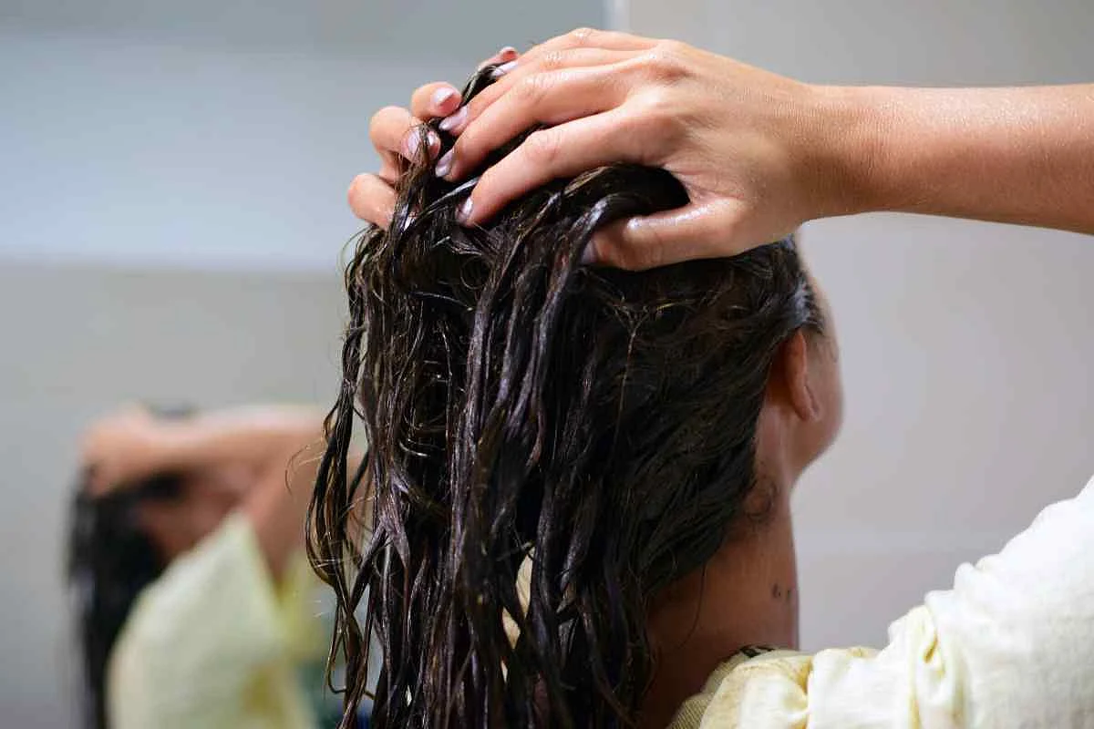 Encourages growth of thick, shiny hair.