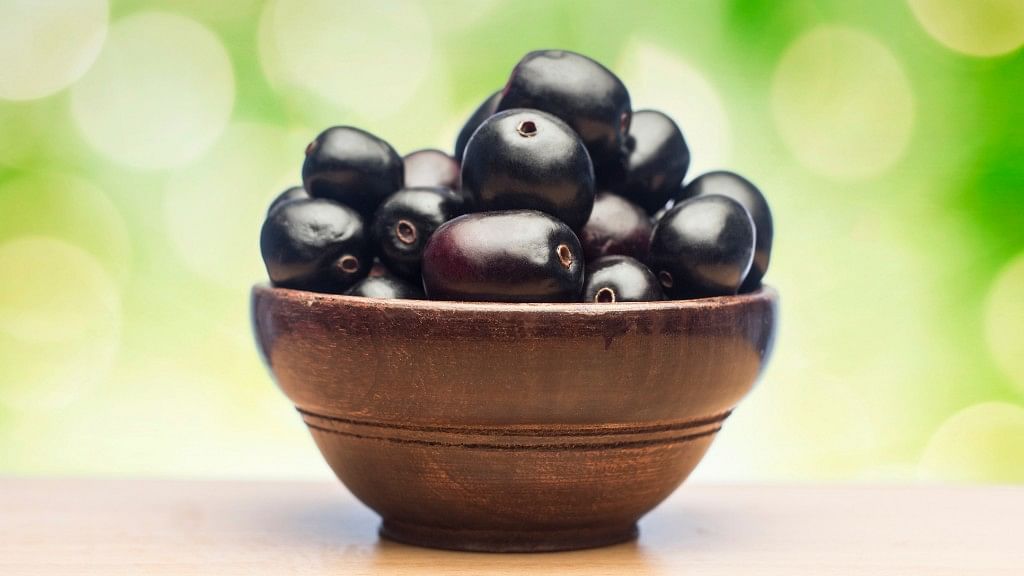Move Aside Strawberries: Here are 7 Desi Berries That are Cheaper!