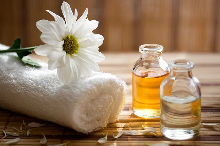 5 Benefits of Oil Cleansing for Healthy And Radiant Skin