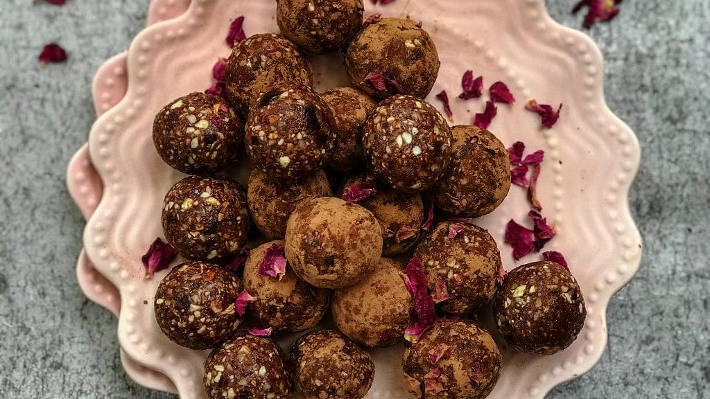 #FITRecipe: This Diwali Make Ladoos of Dry Fruit, Oats & Chocolate