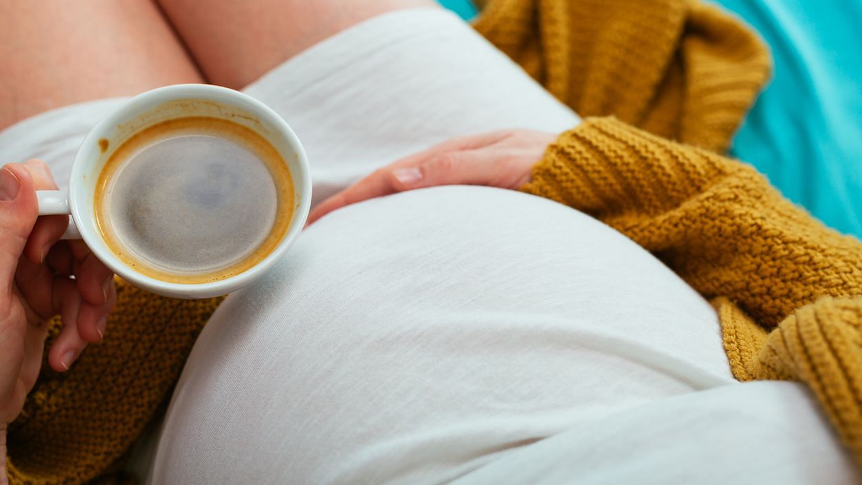 The consumption of both coffee and tea by pregnant women can negatively affect the baby.&nbsp;
