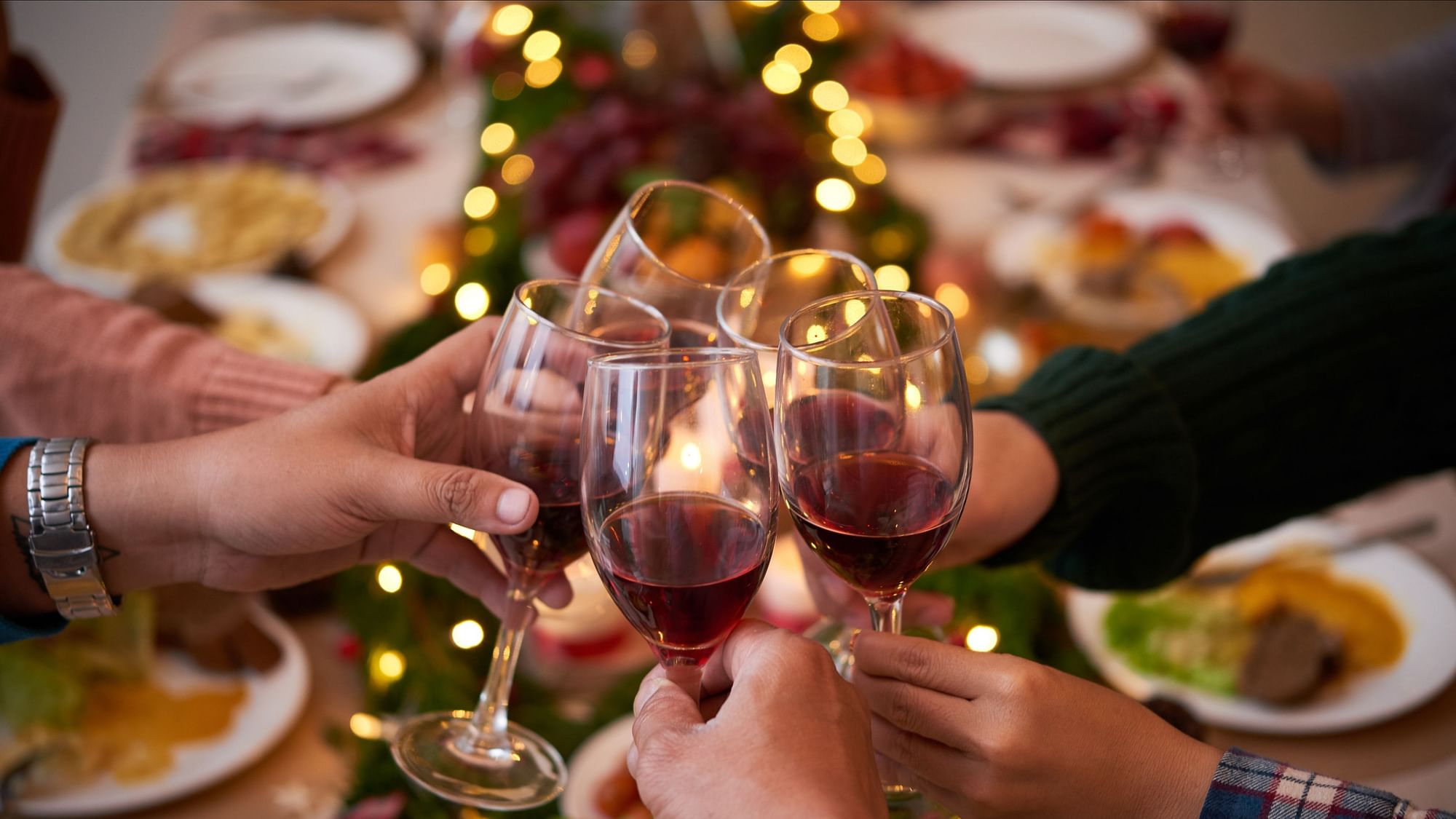 Don’t party hop at the cost of your health, and weight. Follow these tips for controlled Christmas and New years cheer.