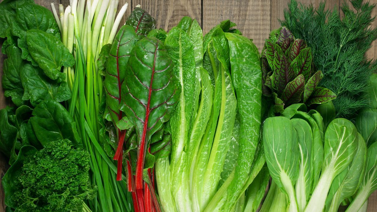 Green leafy vegetables contain inorganic nitrate that can help prevent the accumulation of fat in the liver.