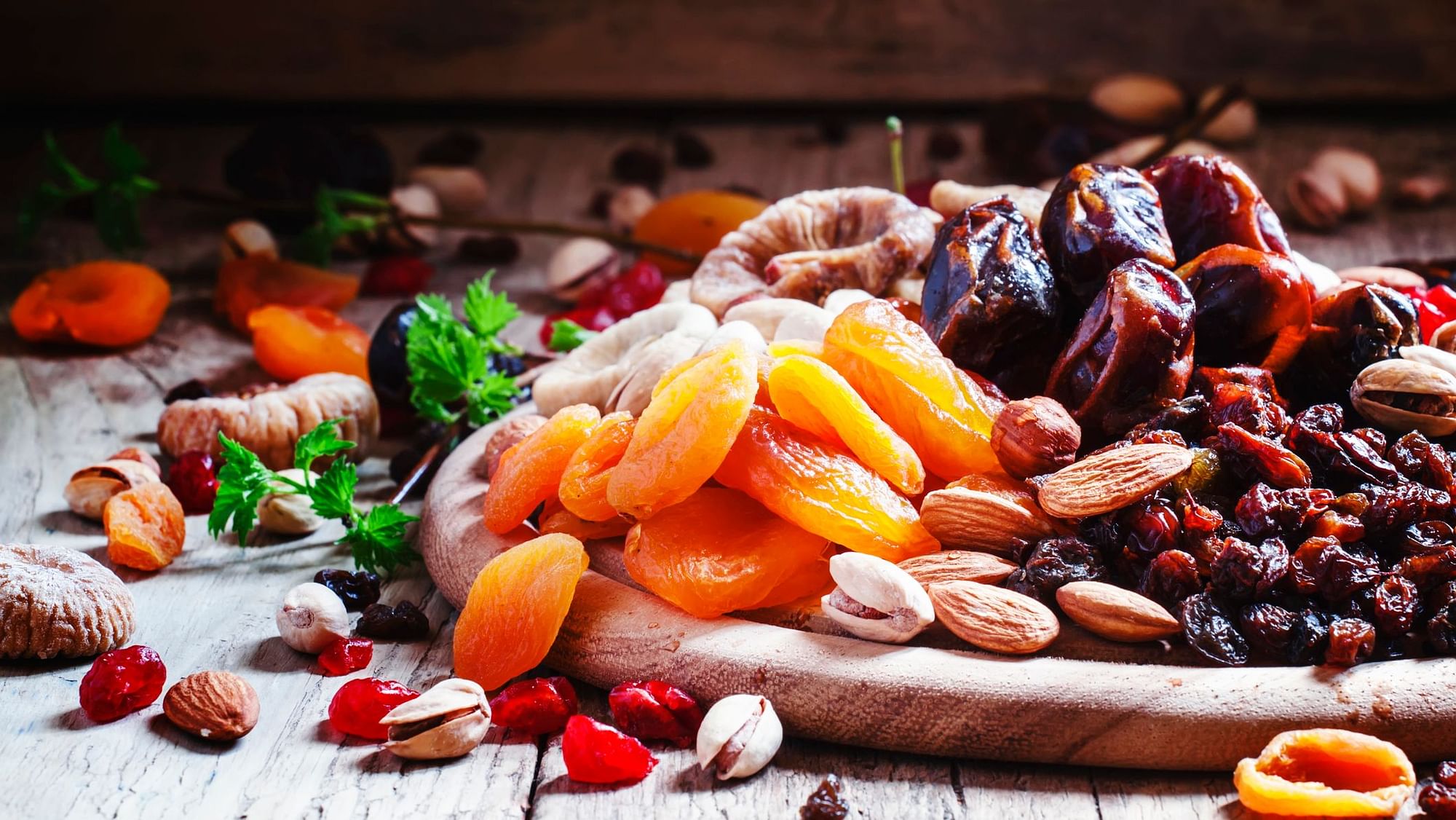 Eating dried fruits such as dates, apricots, raisins and sultanas may not spike blood sugar compared to starchy foods such as white bread, suggests a study.