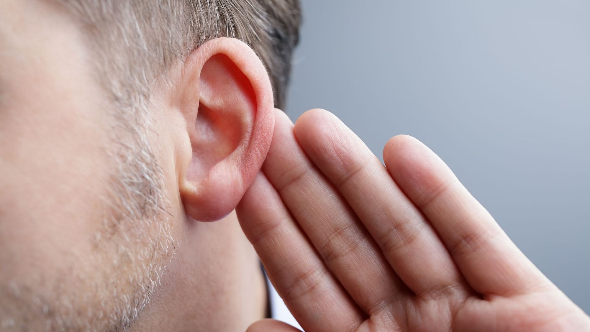 More than one billion people risk irreversible hearing loss from exposure to loud sounds, UN health experts have warned.