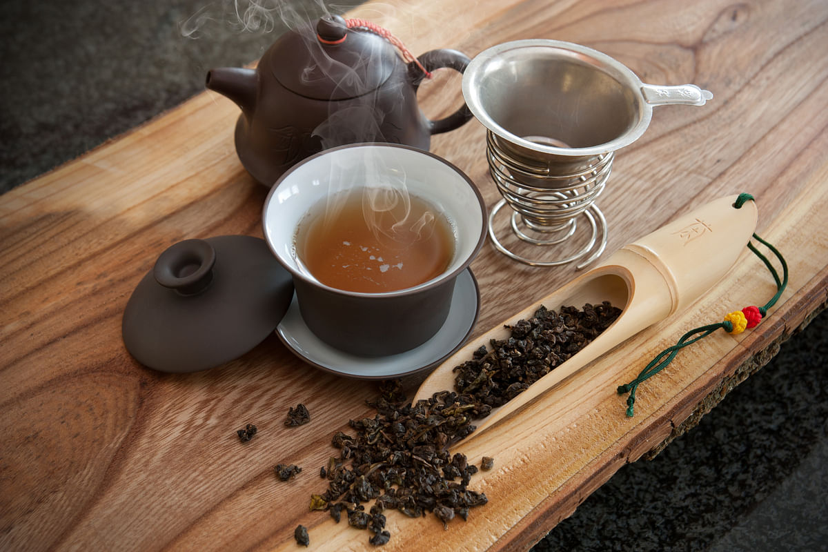 Oolong tea is a type of Chinese tea which has benefits for heart and brain and also prevents diabetes.