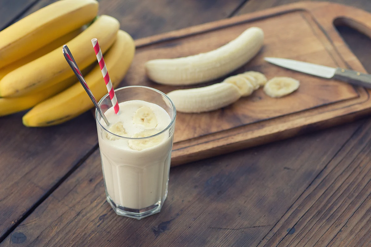 When we talk about combinations with fruits (weird or not), another one to come to mind is with milk.