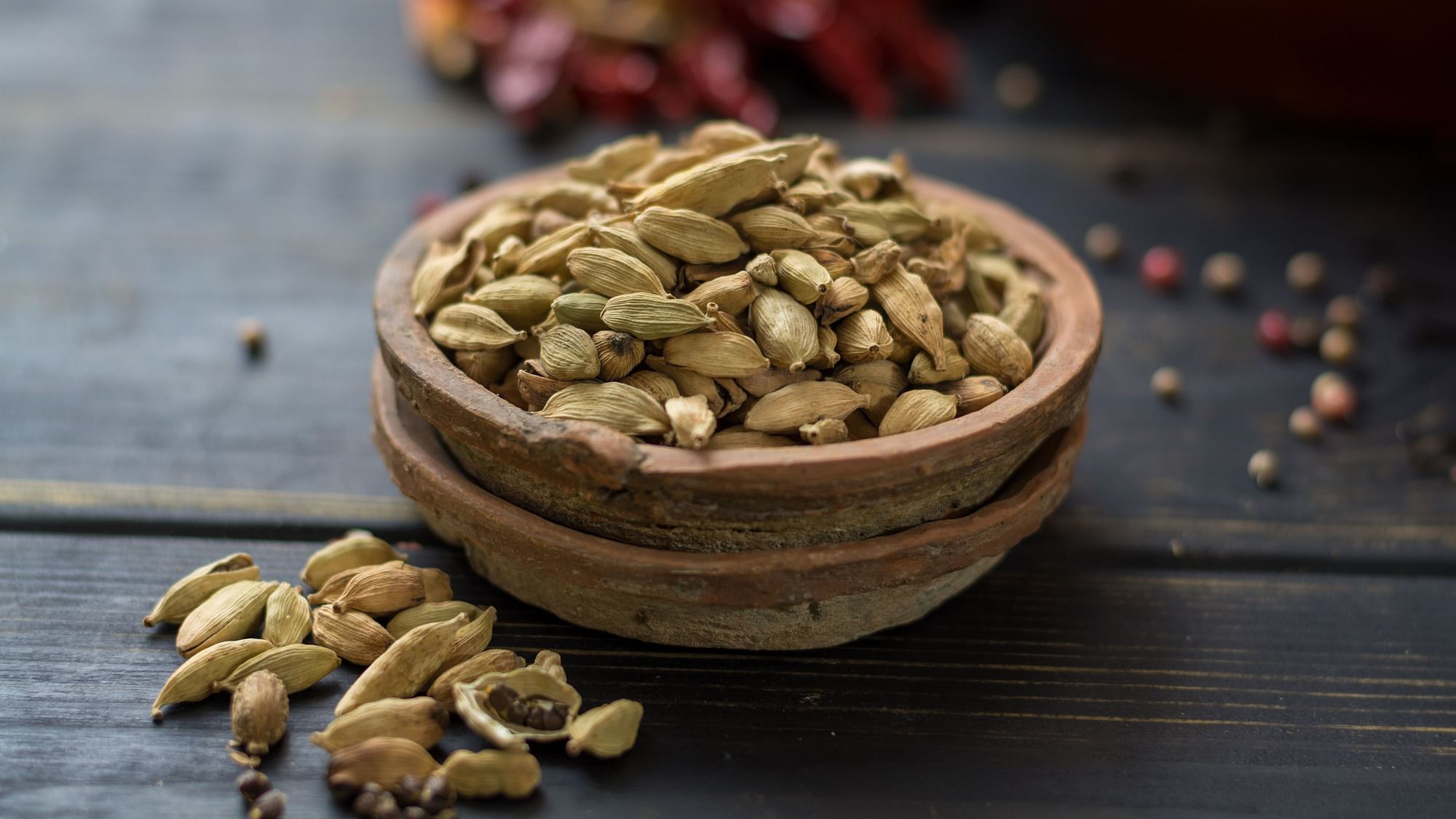 Green cardamoms are smaller and with a more delicate flavour, while the black ones are larger and have a smokier flavour. 
