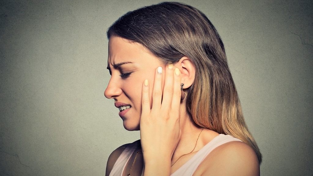 6 Home Remedies for Ear Pain: Earache is caused by bacteria, viruses, water, pressure or fungi.