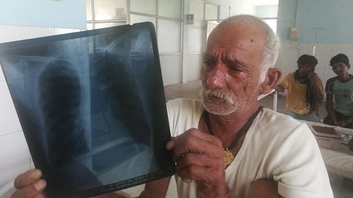 Mangal Lal, 70, a farmer from Achalpura village, Chittorgarh, Rajasthan suffers from COPD. Lal was a beedi smoker all his life but quit three years ago. “I cook my own food on the <em>chulha</em>,” he says.