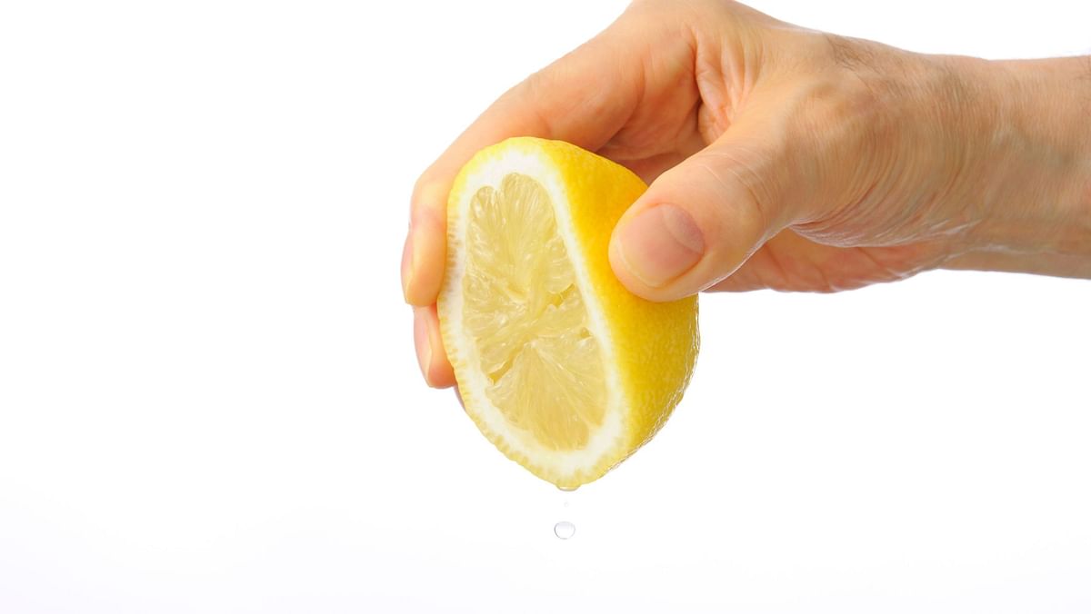 Lemon Scent Helps You Feel Thinner, Lighter