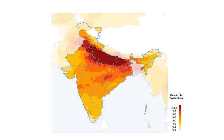 Life expectancy gained through reduction of PM2.5 concentration to WHO Guideline of 10 µg/m3 