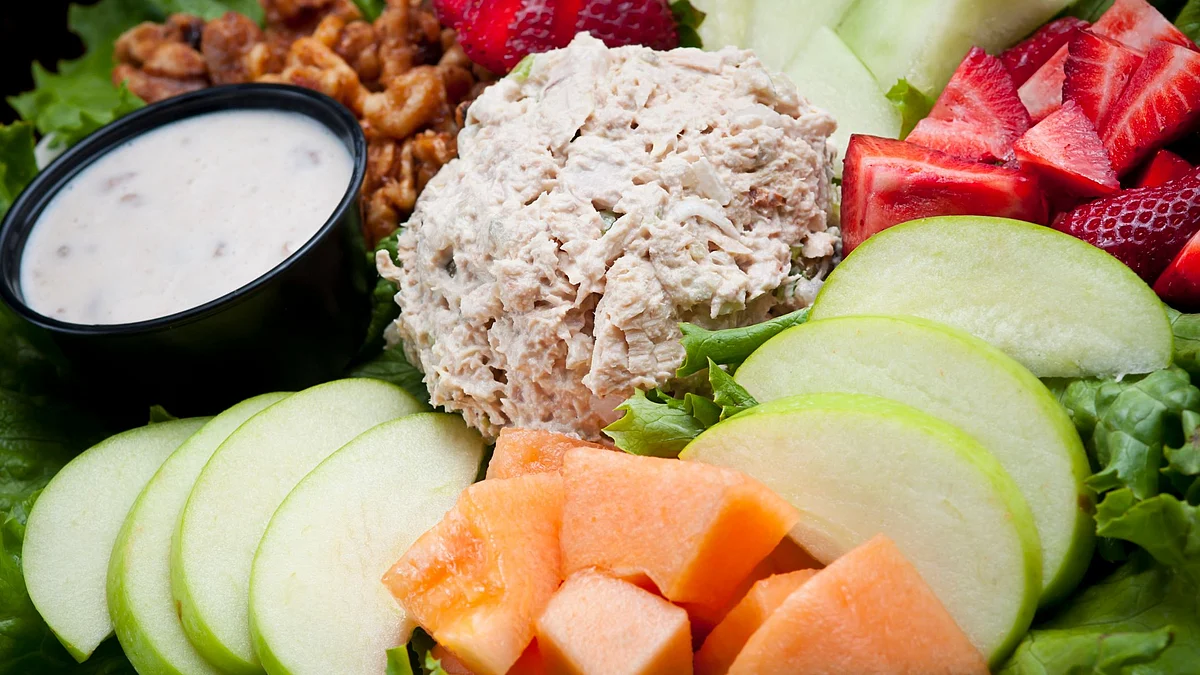 Lunch Hour? Try These Power-Packed, Light-On-The-Tummy Dishes