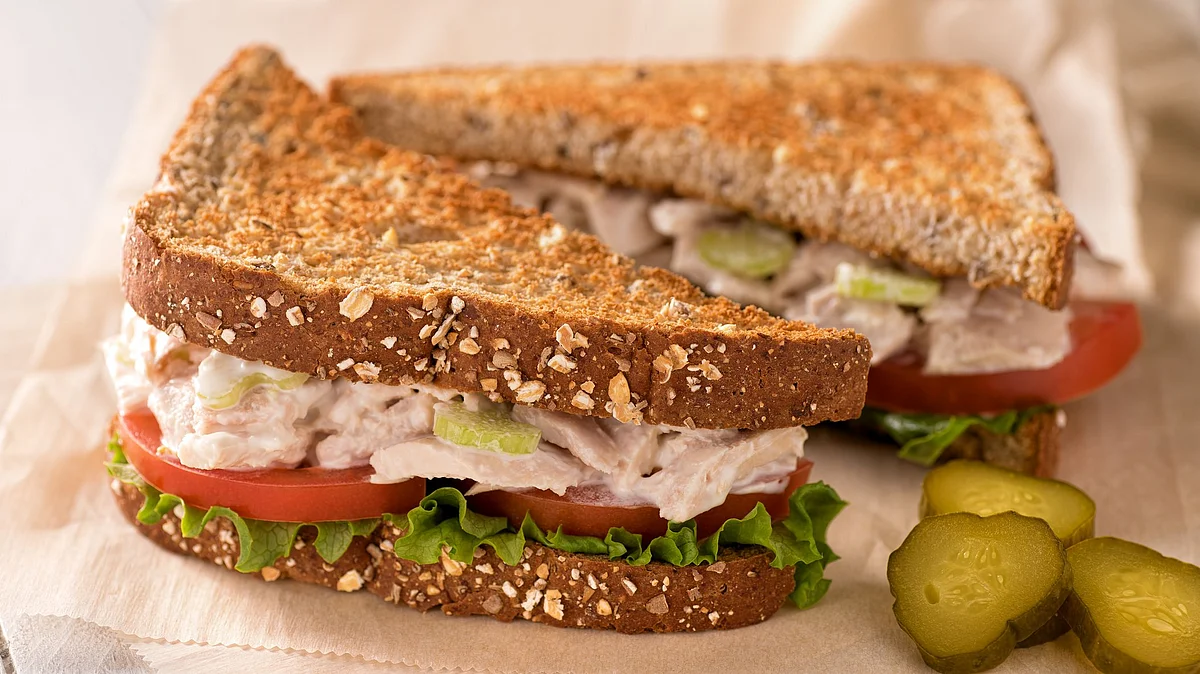 Lunch Hour? Try These Power-Packed, Light-On-The-Tummy Dishes