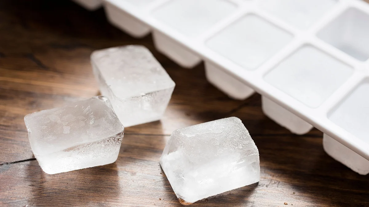 <div class="paragraphs"><p>Ice is exceptionally hard and can harm the enamel.</p></div>