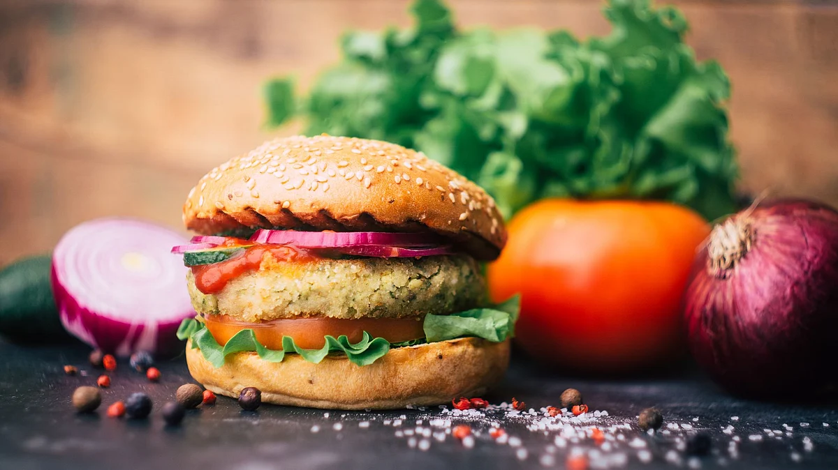 Lunch Hour? Try These Power-Packed, Light-On-The-Tummy Dishes