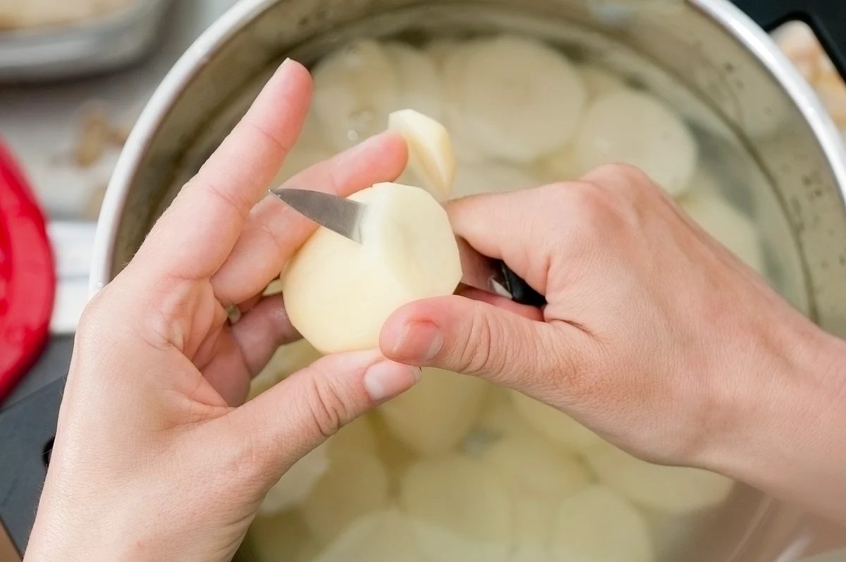 Potato water helps in gastrointestinal system cleansing