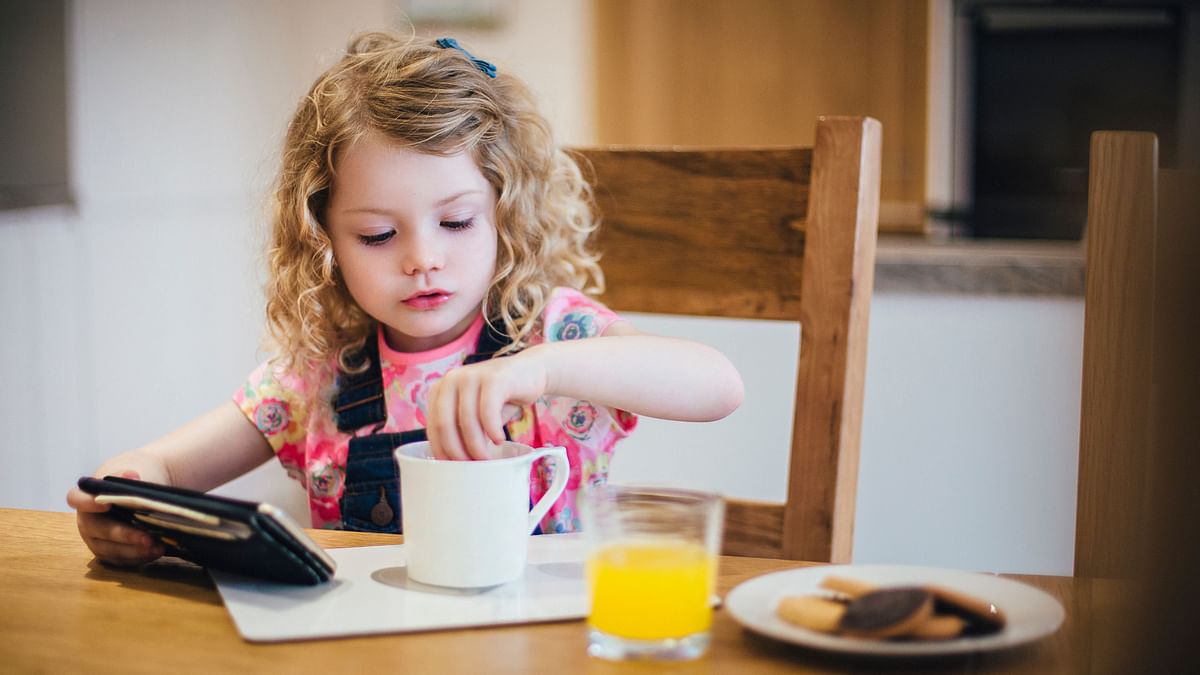 Kids With More Screen Time Prone to Binge-Eating Disorder: Study